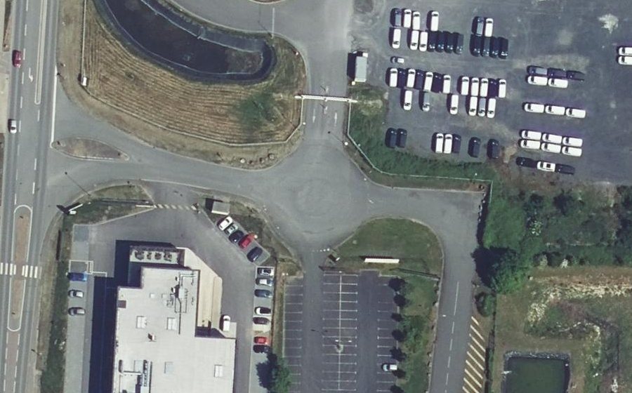 Vue aérienne du Rond-point anonyme n°474176960