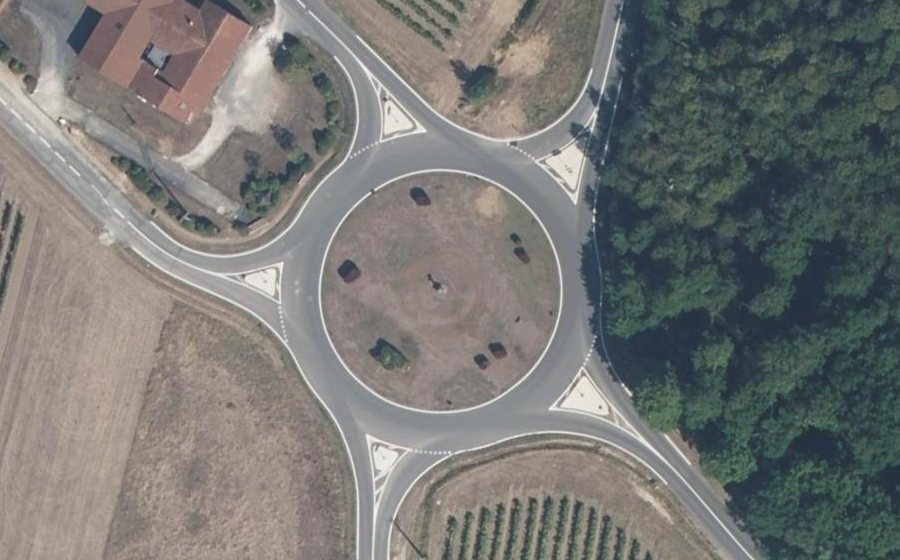 Vue aérienne du Rond-point anonyme n°47419219