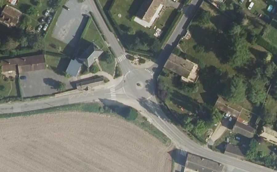 Vue aérienne du Rond-point anonyme n°474260787