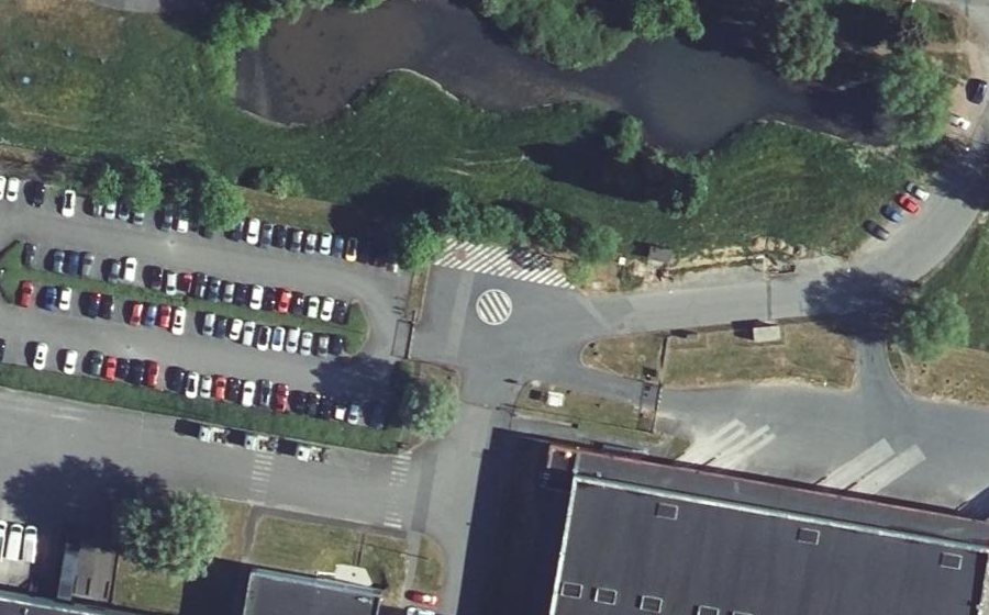 Vue aérienne du Rond-point anonyme n°474416075