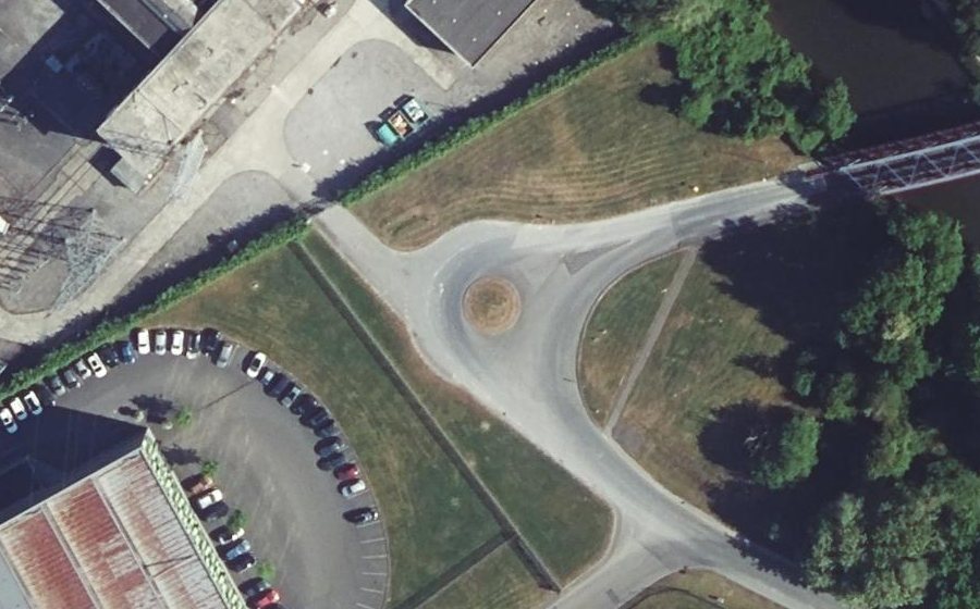 Vue aérienne du Rond-point anonyme n°474423174