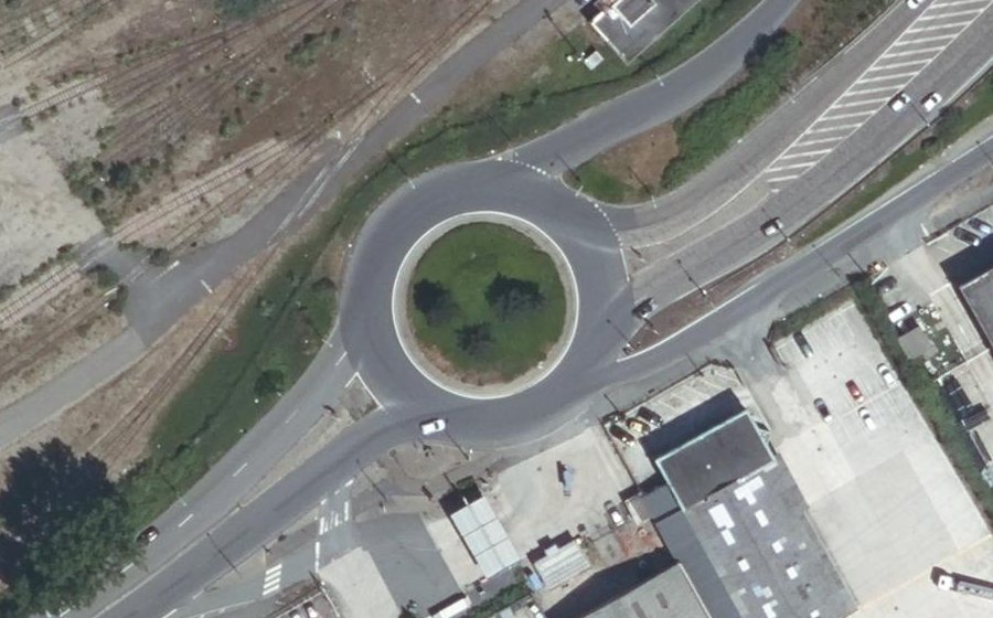 Vue aérienne du Rond-point anonyme n°47445976