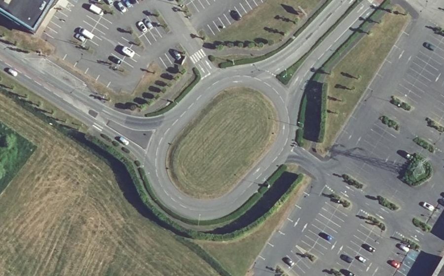 Vue aérienne du Rond-point anonyme n°474487481