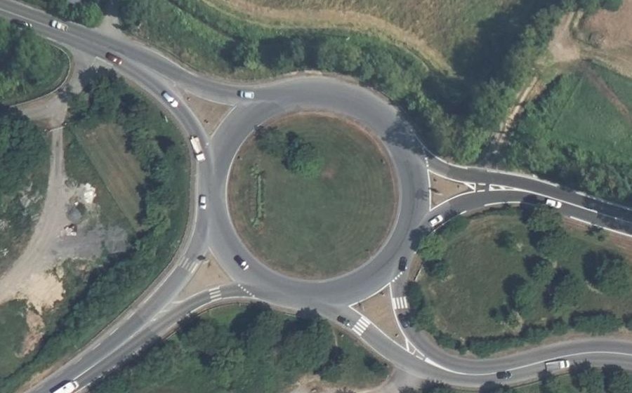 Vue aérienne du Rond-point anonyme n°47453162