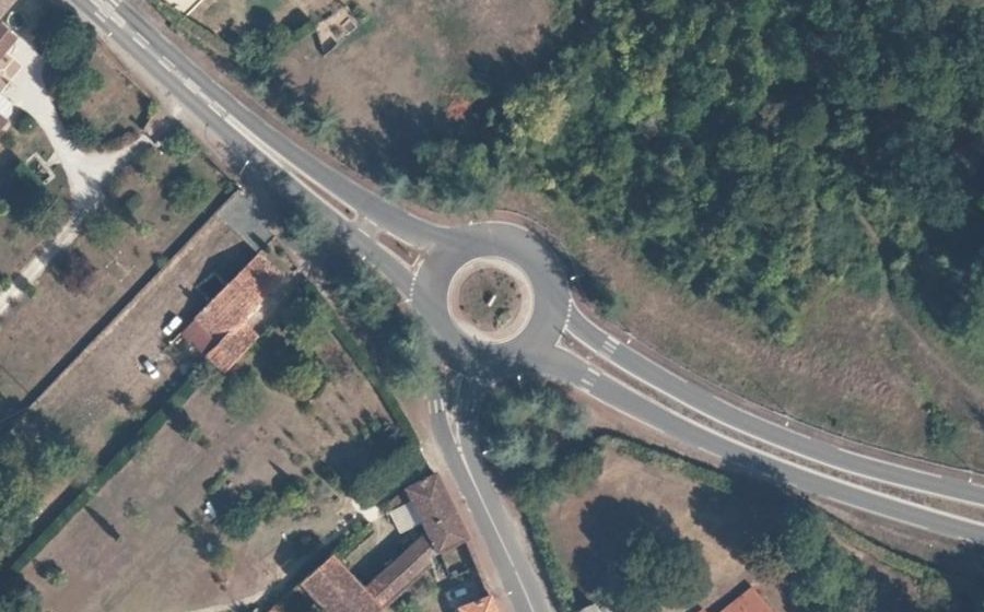 Vue aérienne du Rond-point anonyme n°47453563