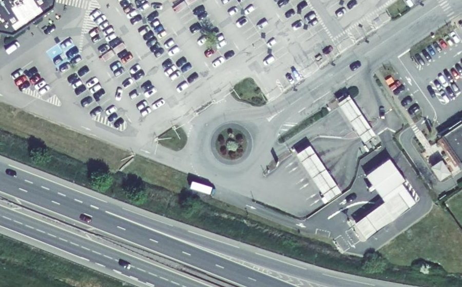 Vue aérienne du Rond-point anonyme n°474679574