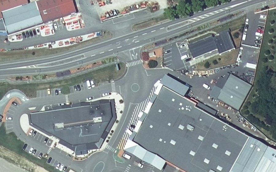 Vue aérienne du Rond-point anonyme n°474682115