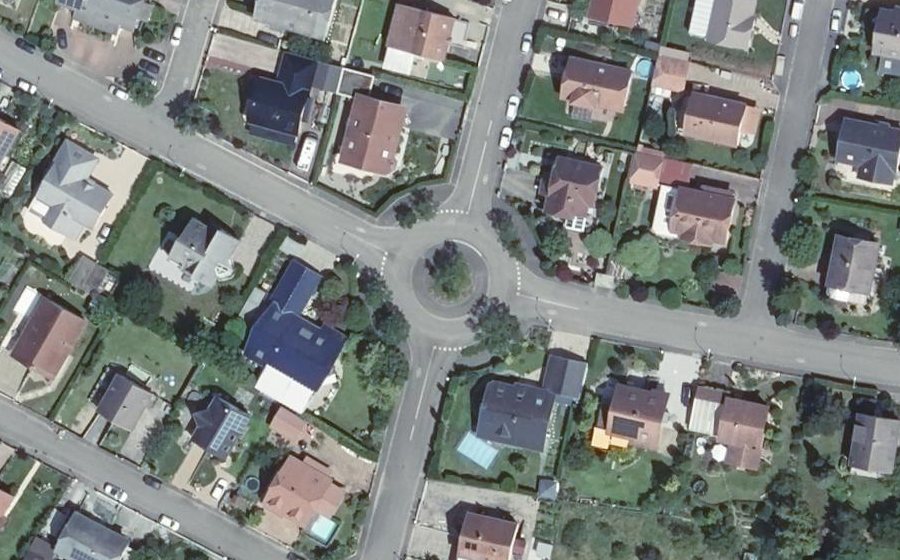 Vue aérienne du Rond-point anonyme n°47473804