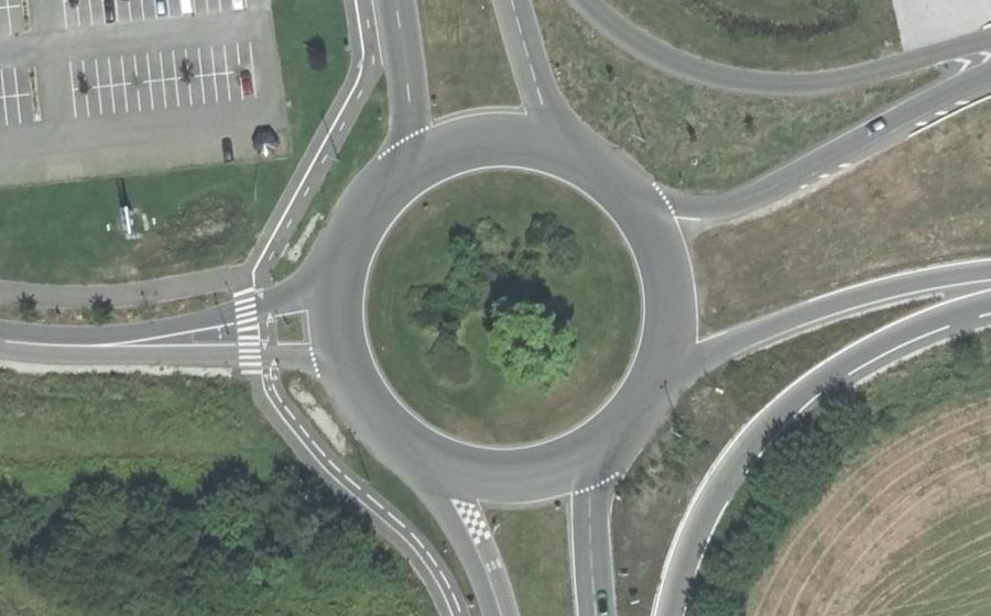 Vue aérienne du Rond-point anonyme n°4748600