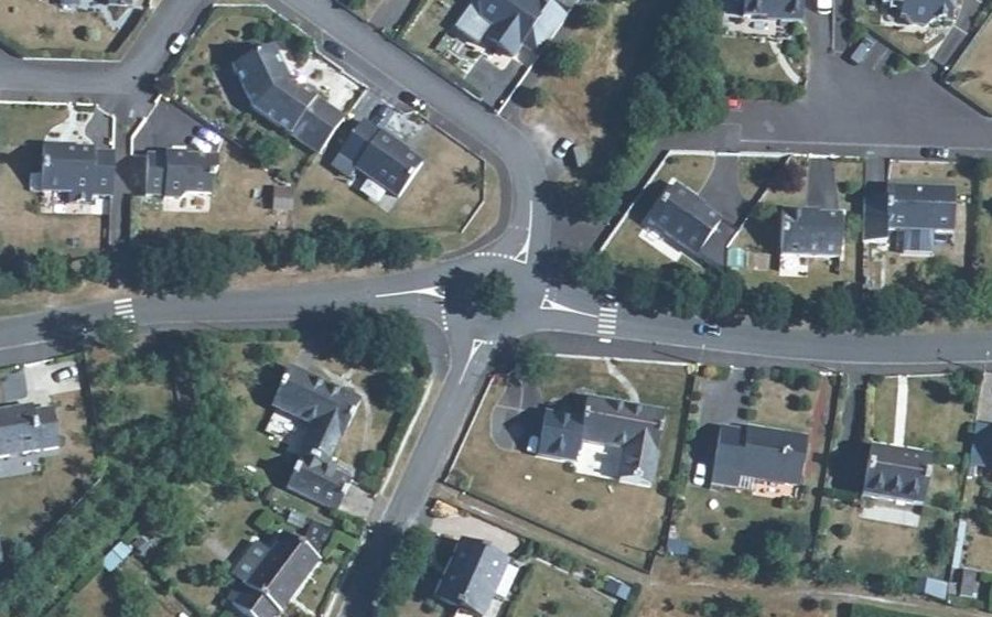 Vue aérienne du Rond-point anonyme n°47495679