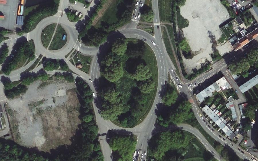 Vue aérienne du Rond-point anonyme n°475086607