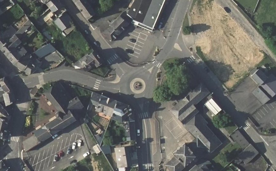 Vue aérienne du Rond-point anonyme n°475155112