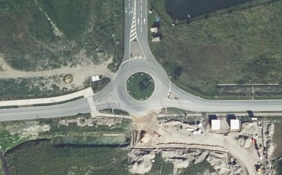 Vue aérienne du Rond-point anonyme n°475158692