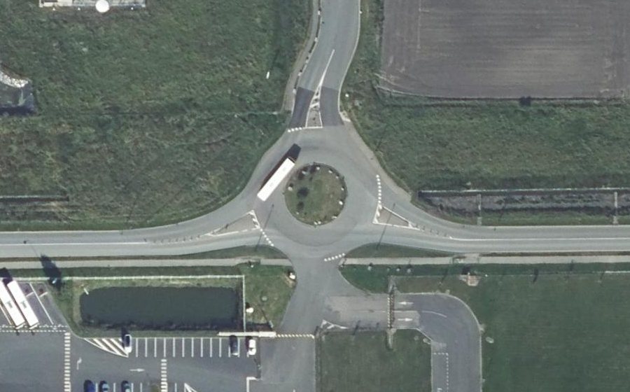Vue aérienne du Rond-point anonyme n°475158727