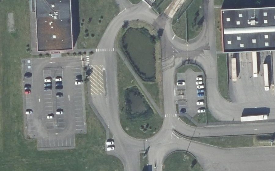 Vue aérienne du Rond-point anonyme n°475158775