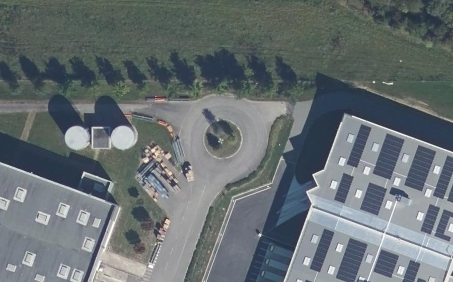 Vue aérienne du Rond-point anonyme n°475170990