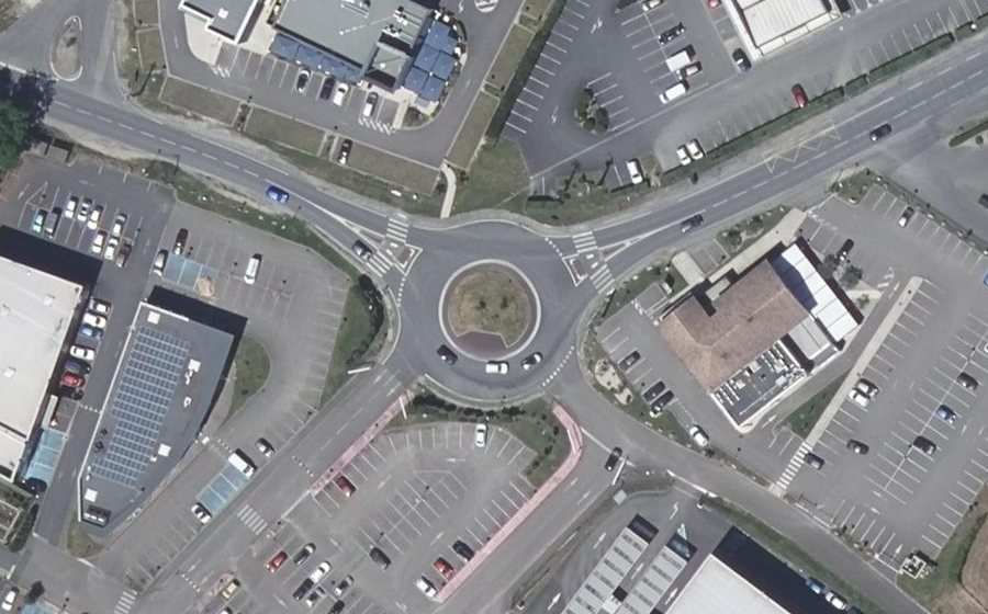 Vue aérienne du Rond-point anonyme n°475542886