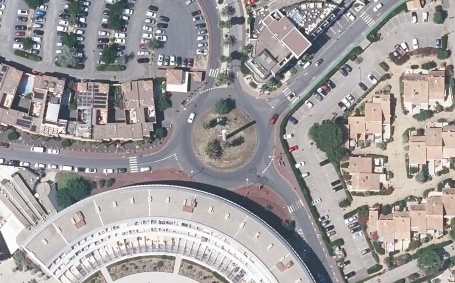 Vue aérienne du Rond-Point du Port Ambonne