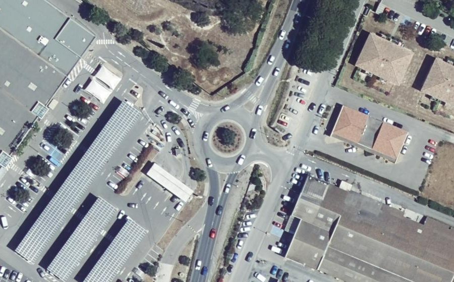 Vue aérienne du Rond-point anonyme n°47586701