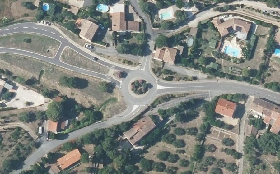Vue aérienne du Rond-point anonyme n°47586705