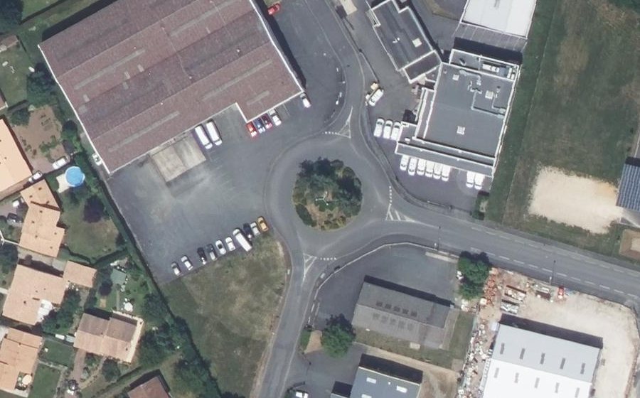 Vue aérienne du Rond-point anonyme n°476040381