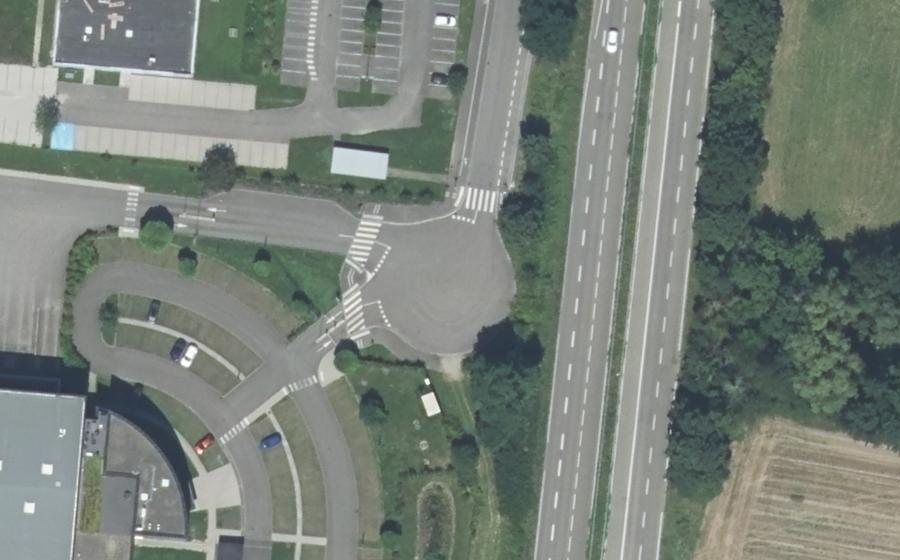 Vue aérienne du Rond-point anonyme n°47635272