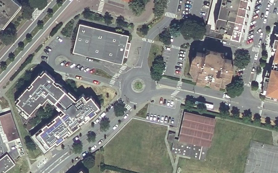 Vue aérienne du Rond-point anonyme n°47637336