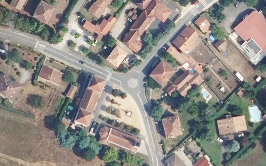 Vue aérienne du Rond-point anonyme n°47658374