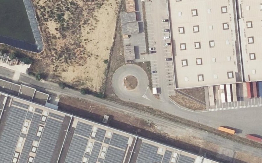 Vue aérienne du Rond-point anonyme n°476615673