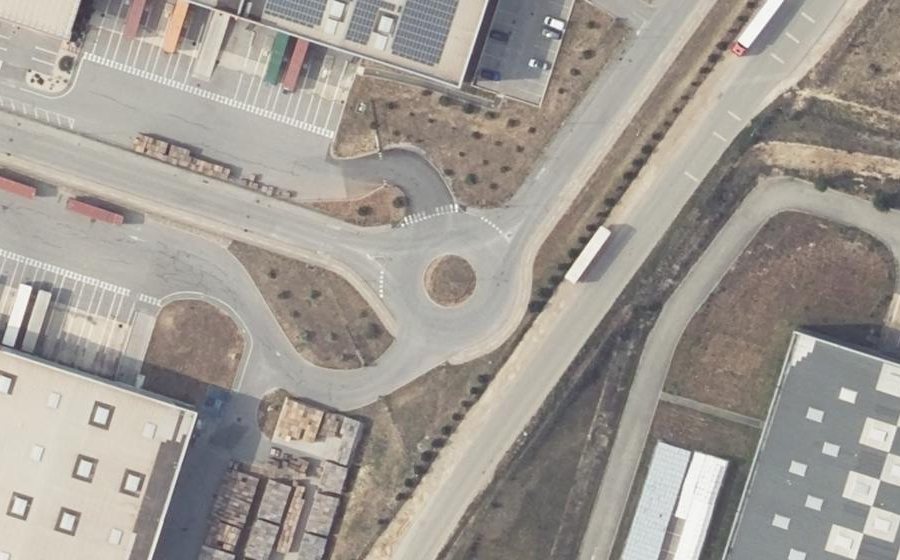 Vue aérienne du Rond-point anonyme n°476615678