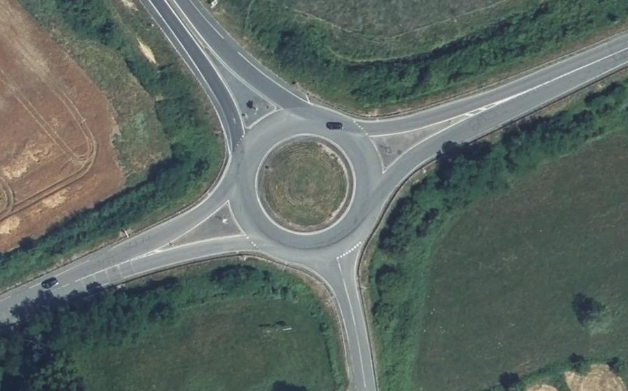 Vue aérienne du Rond-point anonyme n°47666072