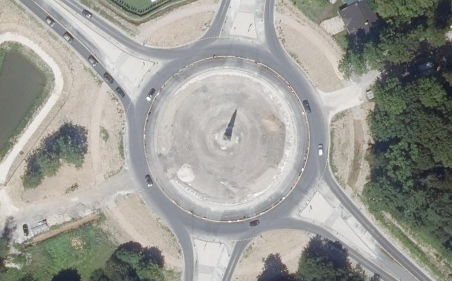 Vue aérienne du Rond-point anonyme n°476669208