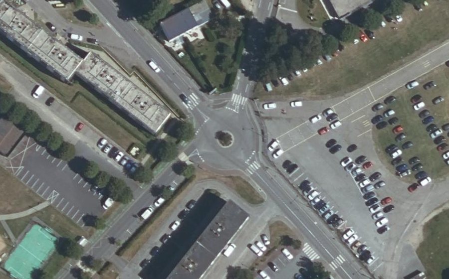 Vue aérienne du Rond-point anonyme n°476887080
