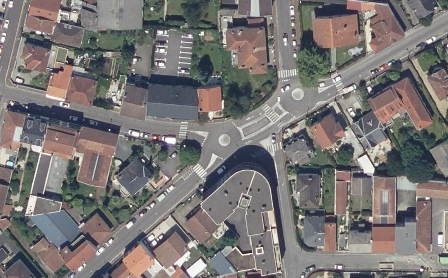 Vue aérienne du Rond-point anonyme n°476929356