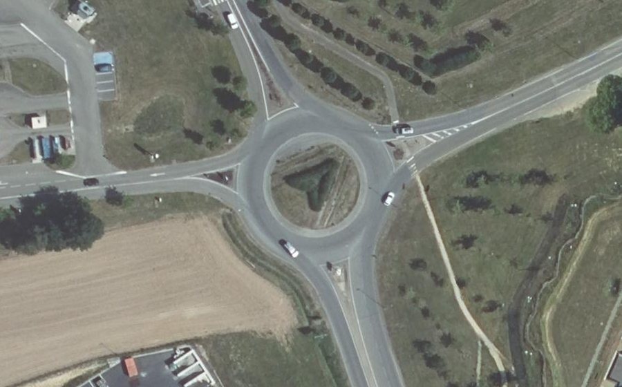 Vue aérienne du Rond-point anonyme n°4770417