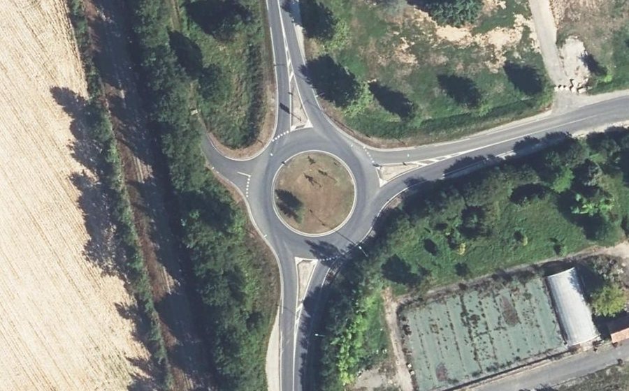 Vue aérienne du Rond-point anonyme n°47708584