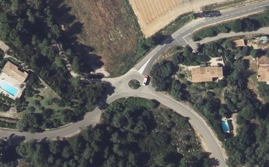 Vue aérienne du Rond-point anonyme n°477113984