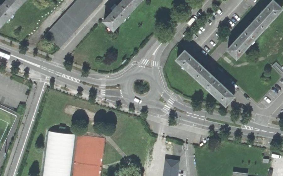 Vue aérienne du Rond-point anonyme n°47722331