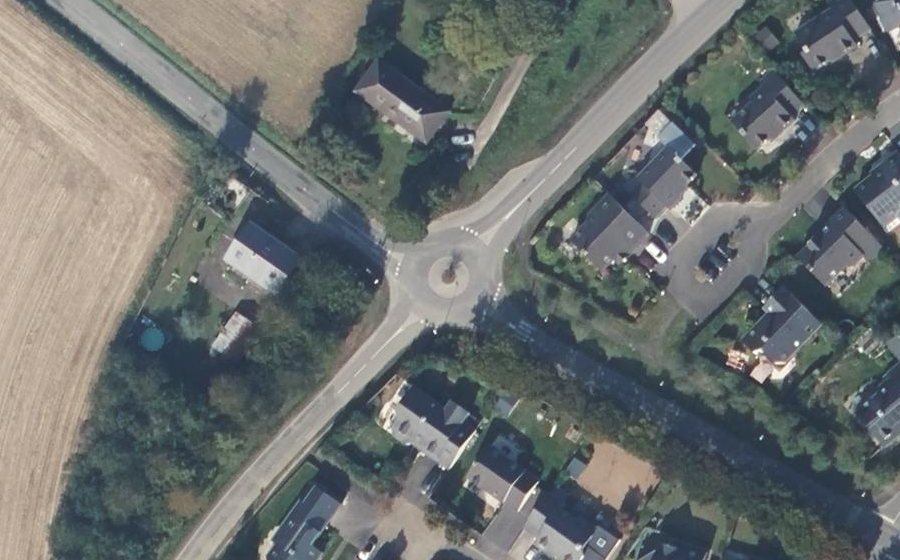 Vue aérienne du Rond-point anonyme n°47738213