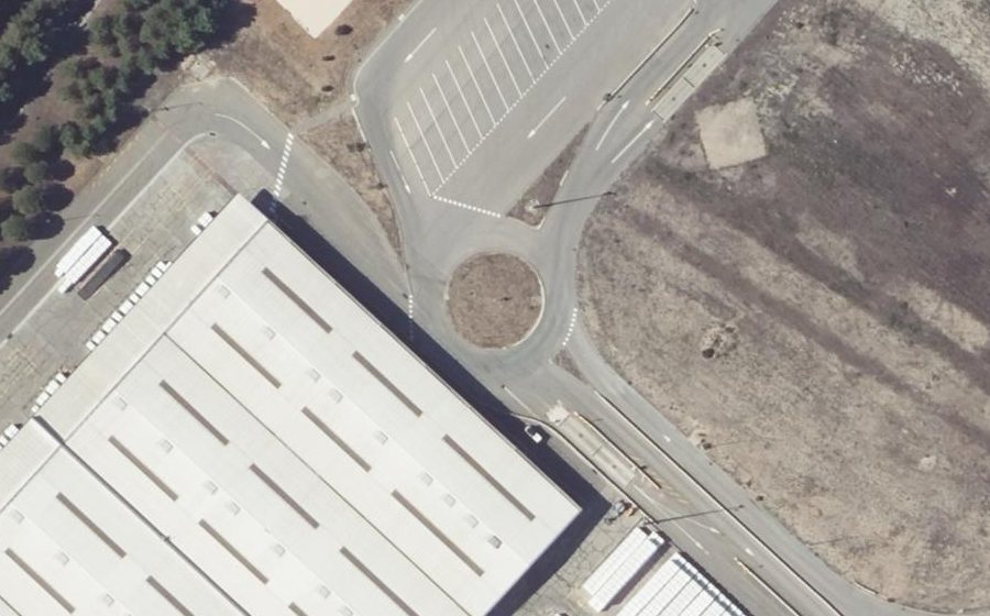 Vue aérienne du Rond-point anonyme n°477484840