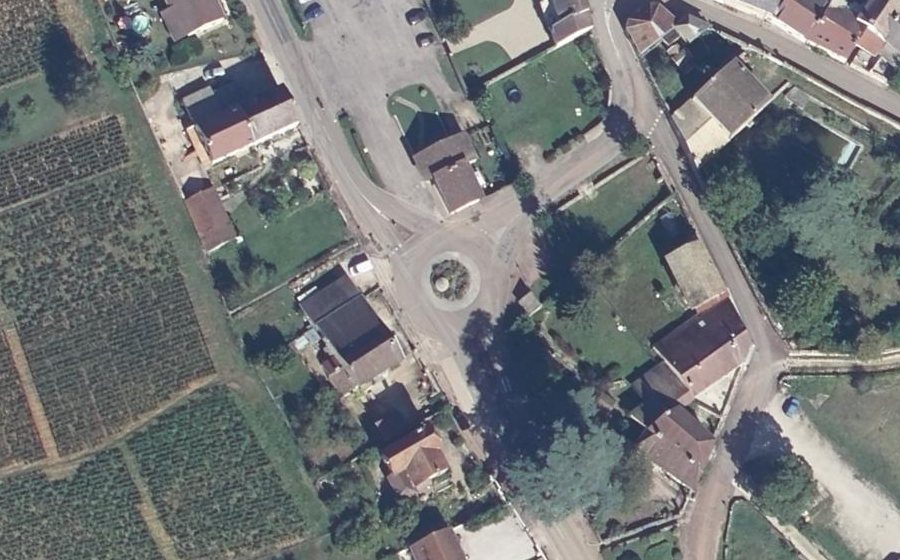 Vue aérienne du Rond-point anonyme n°47806904