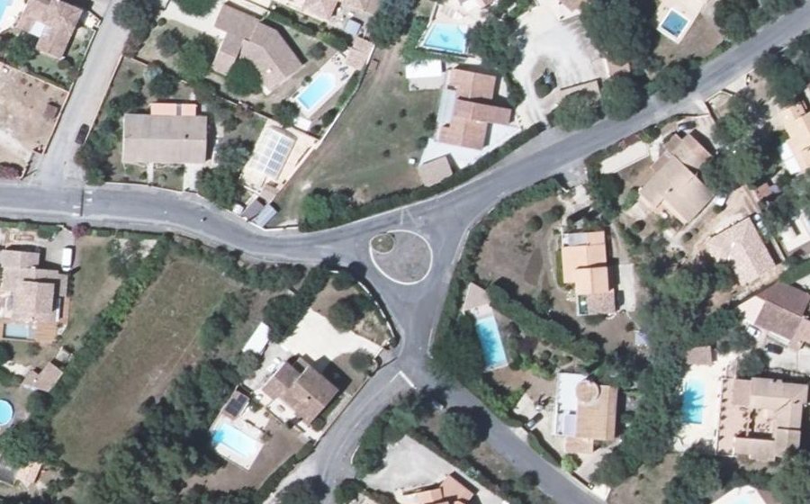 Vue aérienne du Rond-point anonyme n°47807397