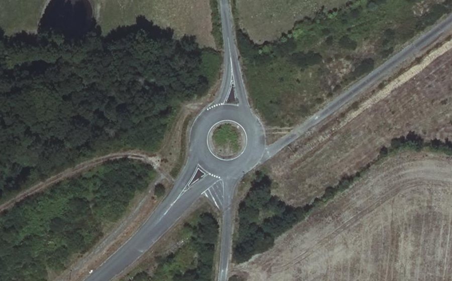 Vue aérienne du Rond-point anonyme n°478093116