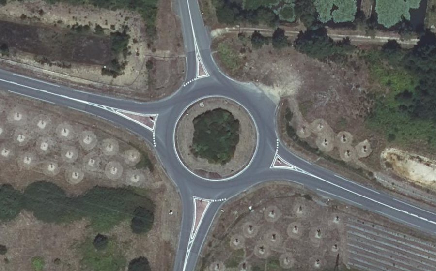 Vue aérienne du Rond-point anonyme n°478093119