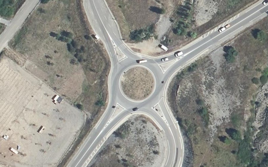 Vue aérienne du Rond-point anonyme n°478421869