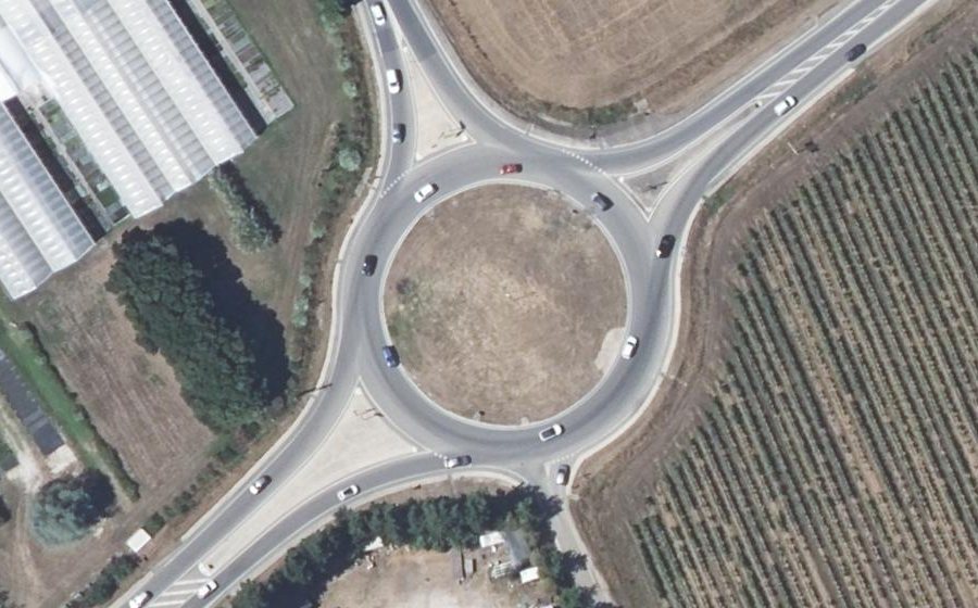 Vue aérienne du Rond-point anonyme n°47848154