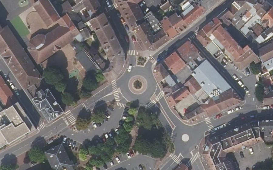 Vue aérienne du Rond-point anonyme n°47854055