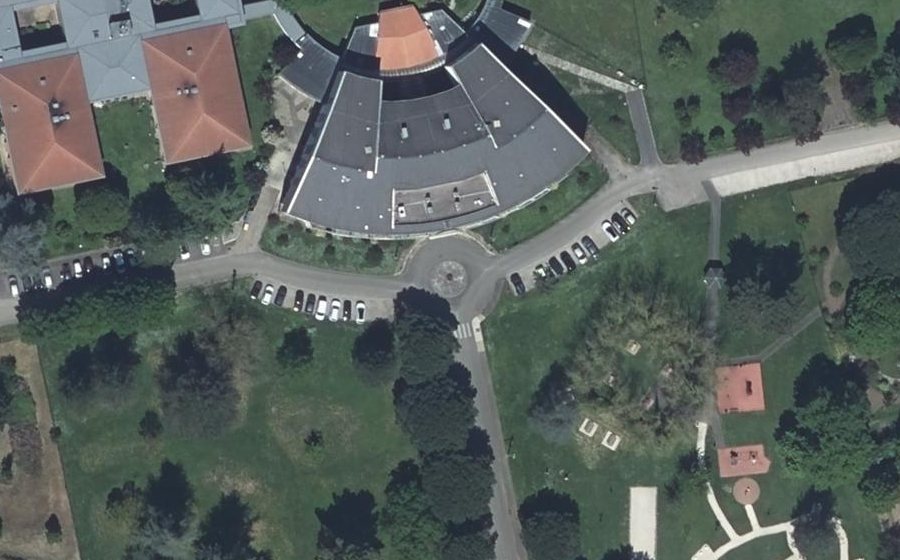 Vue aérienne du Rond-point anonyme n°47889381