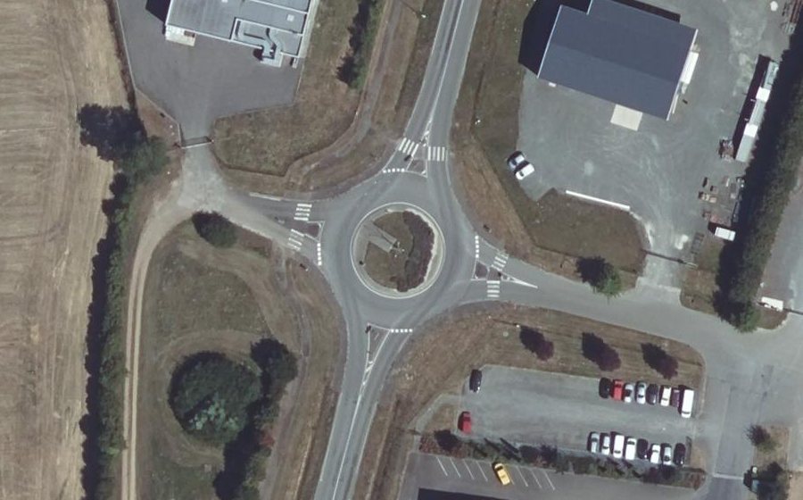 Vue aérienne du Rond-point anonyme n°47900483