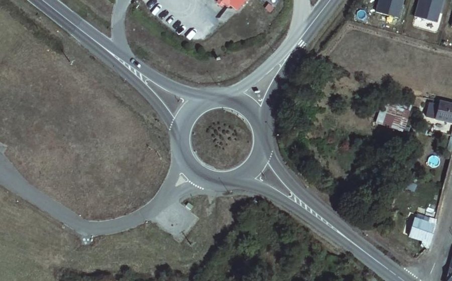 Vue aérienne du Rond-point anonyme n°47908025